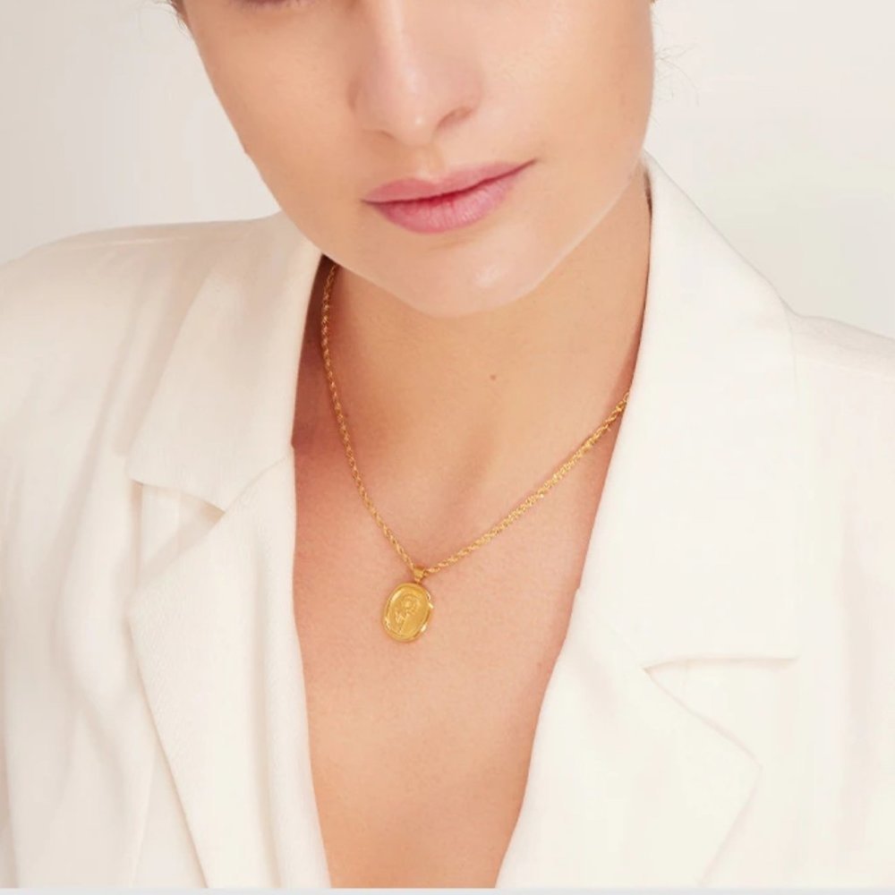 New 18K Gold Plated Oval Sunflower Pendant Necklace - Picture 2 of 7